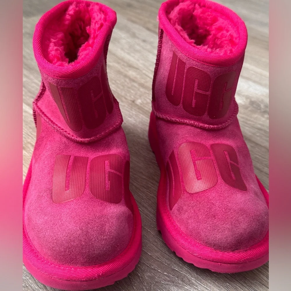 UGG Girl Vibrant Pink Suede Winter Boots Size 3